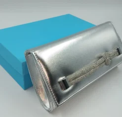 POCHETTE ARGENTO CON DETTAGLI STRASS