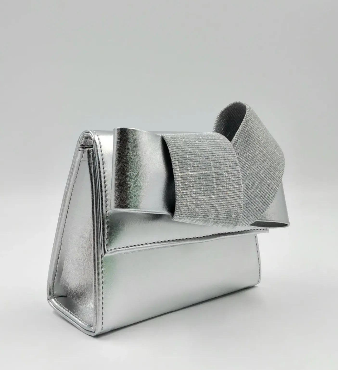 POCHETTE ARGENTO DETTAGLIO FIOCCO