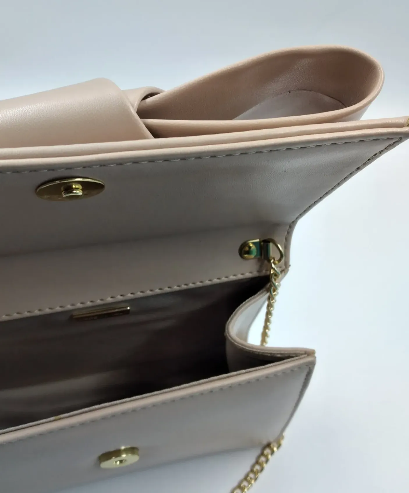 POCHETTE NUDE DETTAGLIO FIOCCO