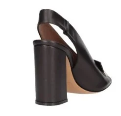 SANDALI CON APPLICAZIONE METALLICA NERO