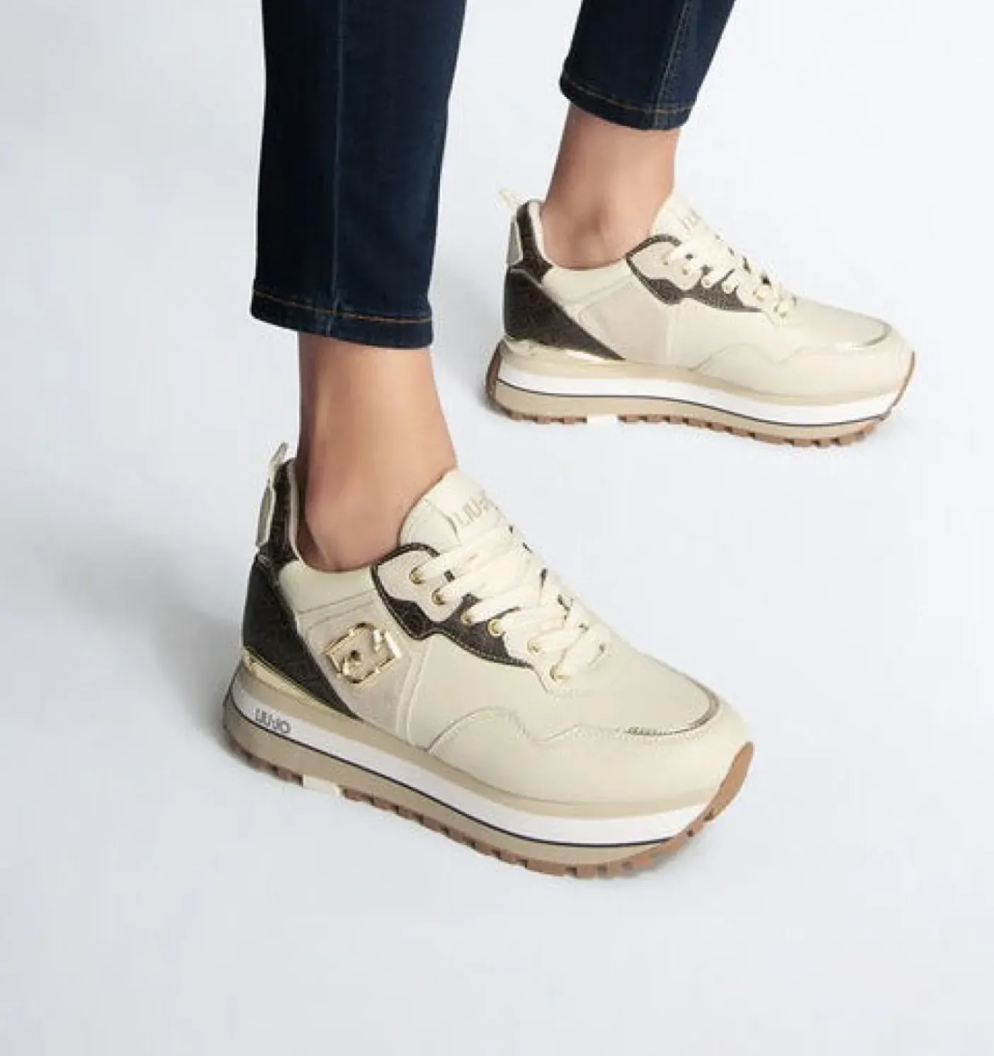 SNEAKERS DETTAGLI LOGO A CONTRASTO