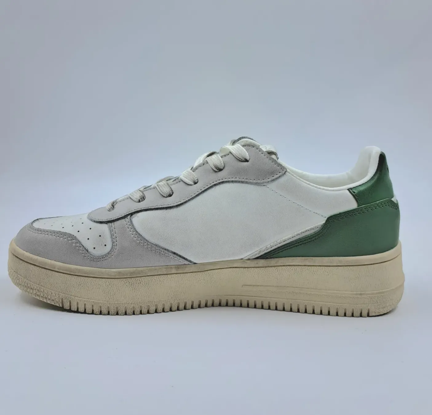 SNEAKERS EFFETTO VINTAGE DETTAGLIO VERDE