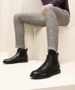 STIVALETTI MODELLO CHELSEA NERO