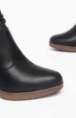 TRONCHETTI PELLE NERA APPLICAZIONI